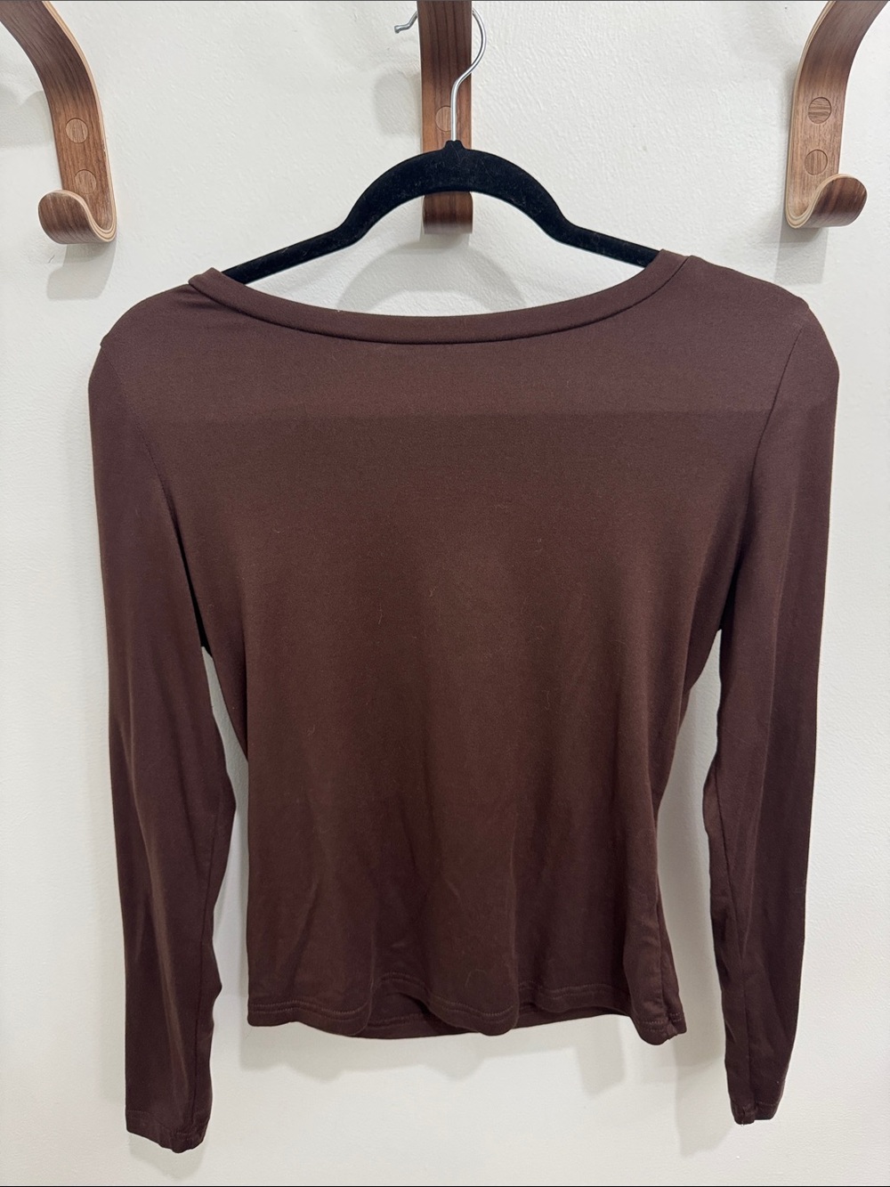 Women’s Long-Sleeve Crewneck Top in Chocolate Brown